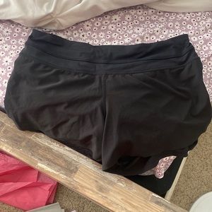 Size 8 Black Lulu Speed up shorts 4 inch